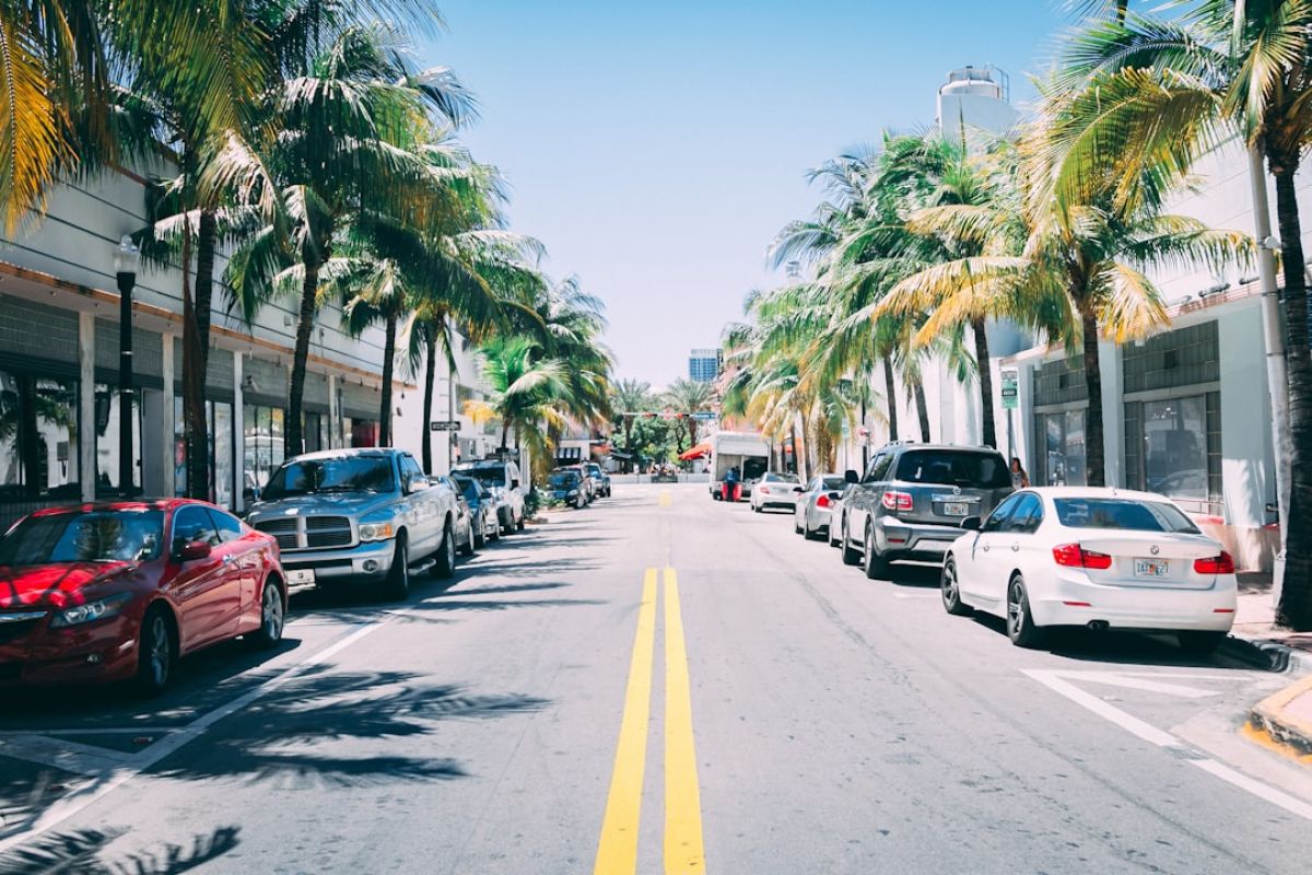 Naples Hardware Store's Big-Hearted Bucket Sale 1 featured 1756367206.966938 1188e6f1 Naples Hardware Store's Big-Hearted Bucket Sale