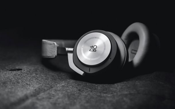 technology post bang olufsen one headphones unboxing comparison first look 571fc922 Presenting the most prominent features of the new mobile OS