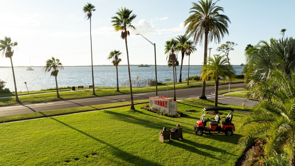 The Ultimate Naples Bucket List: Don't Miss These Gems 1 featured 1751676670.980088 c6c7c869 The Ultimate Naples Bucket List: Don't Miss These Gems