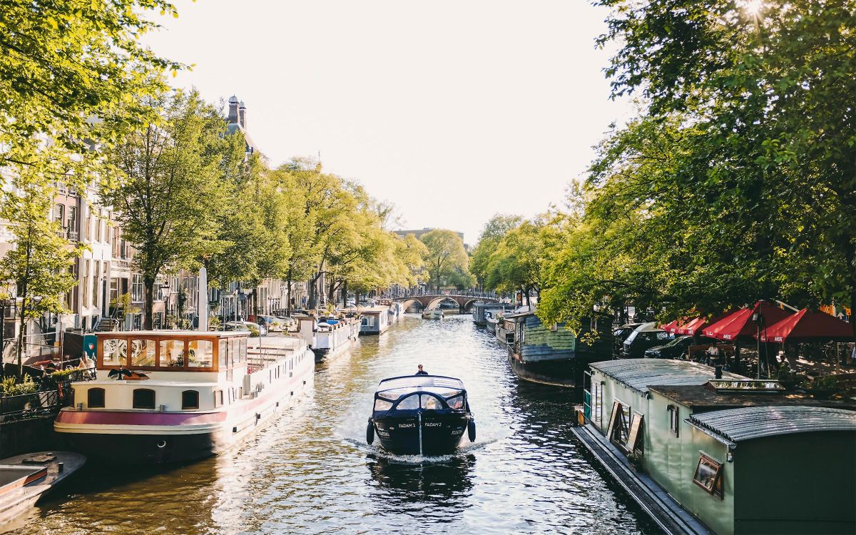 travel post between canals and dams out and about in amsterdam dfe89bfd Between canals and dams – Out and about in Amsterdam